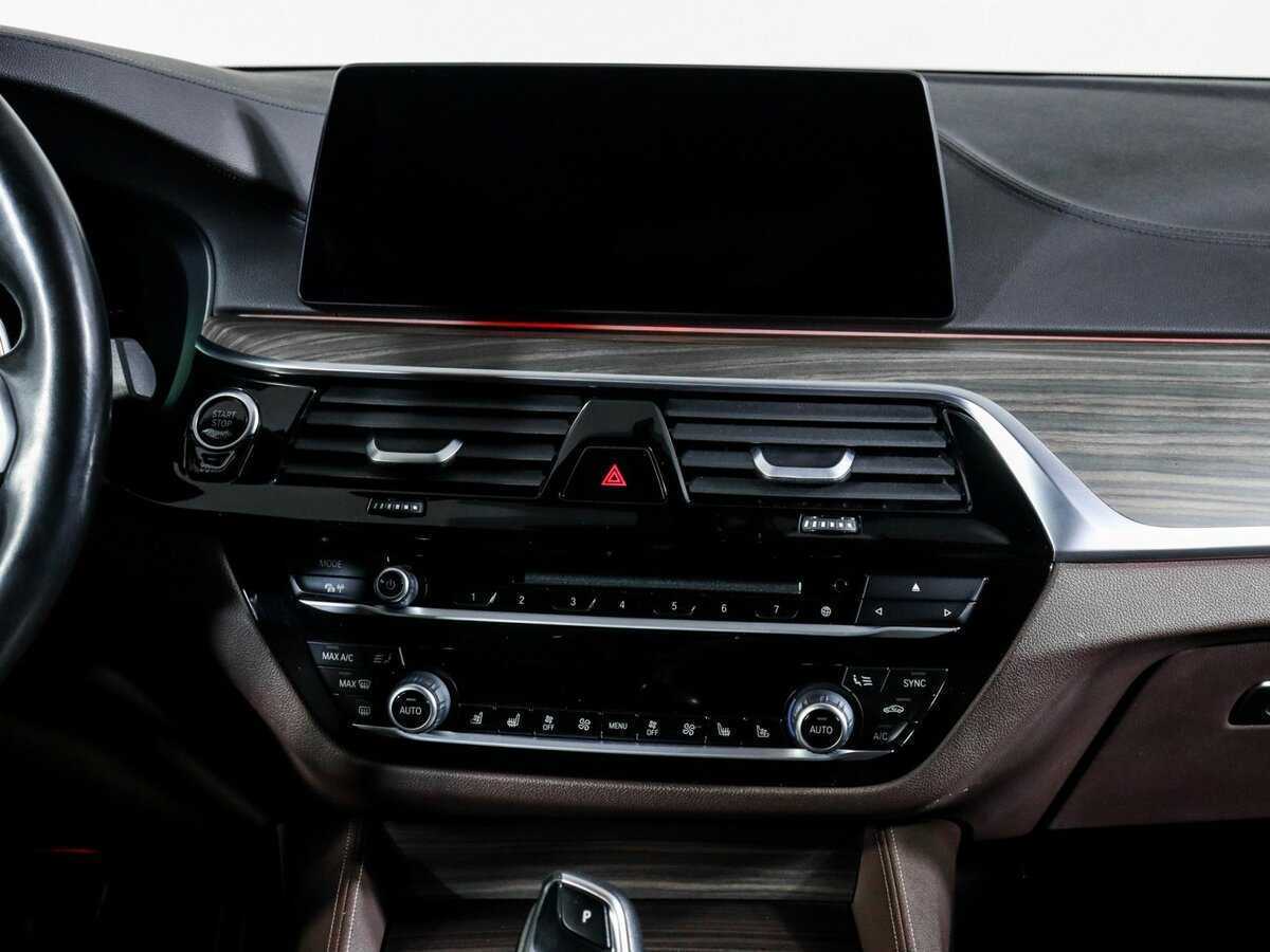 BMW 5 серии 530d xDrive, 2018 Фото №13