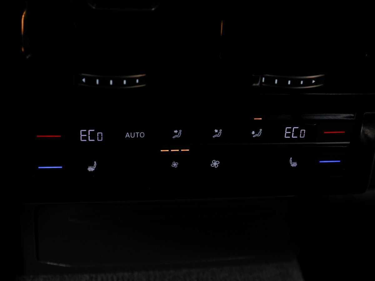 Volkswagen Touareg, 2018 Фото №18