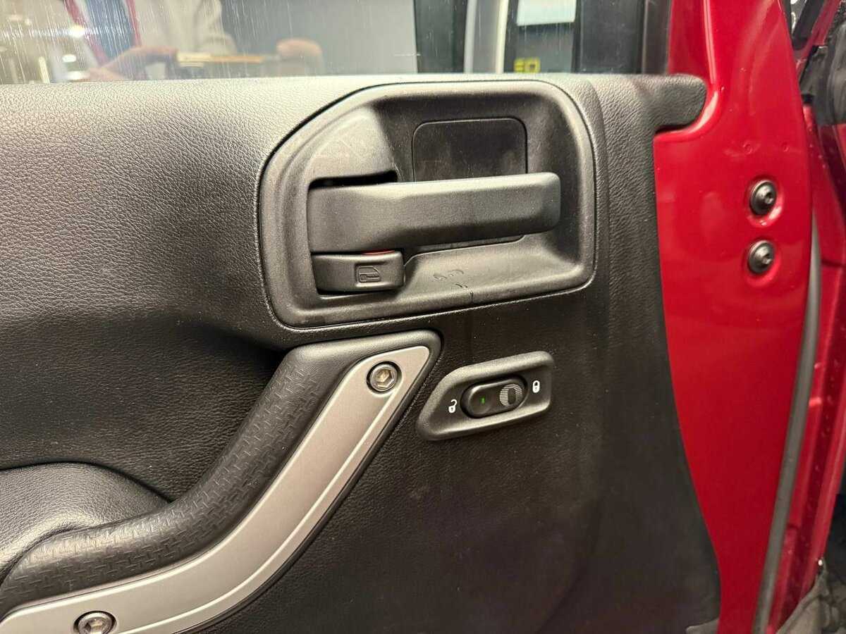 Jeep Wrangler, 2011 Фото №13