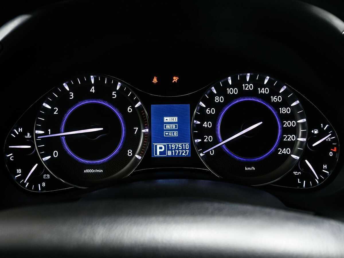 Infiniti QX56, 2011 Фото №10