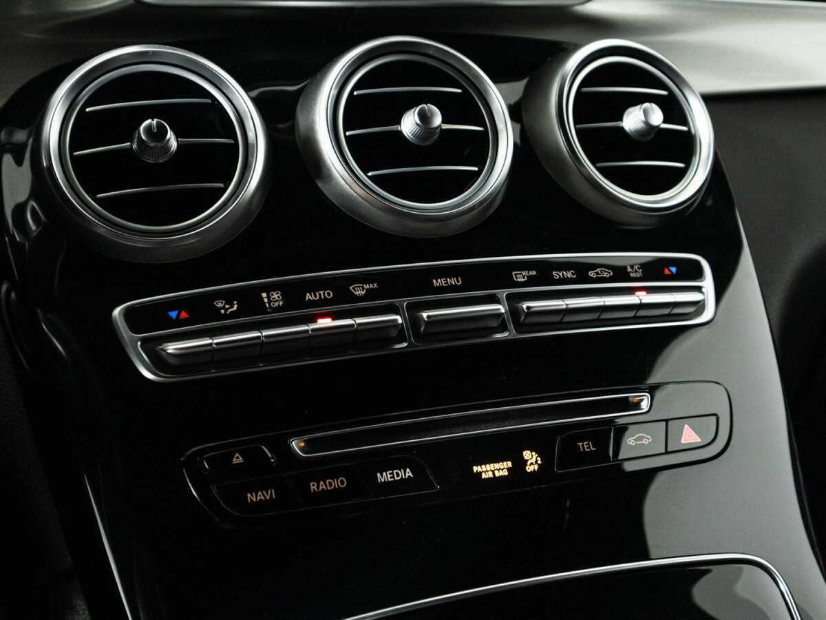 Mercedes-Benz GLC Coupe 300, 2018 Фото №21