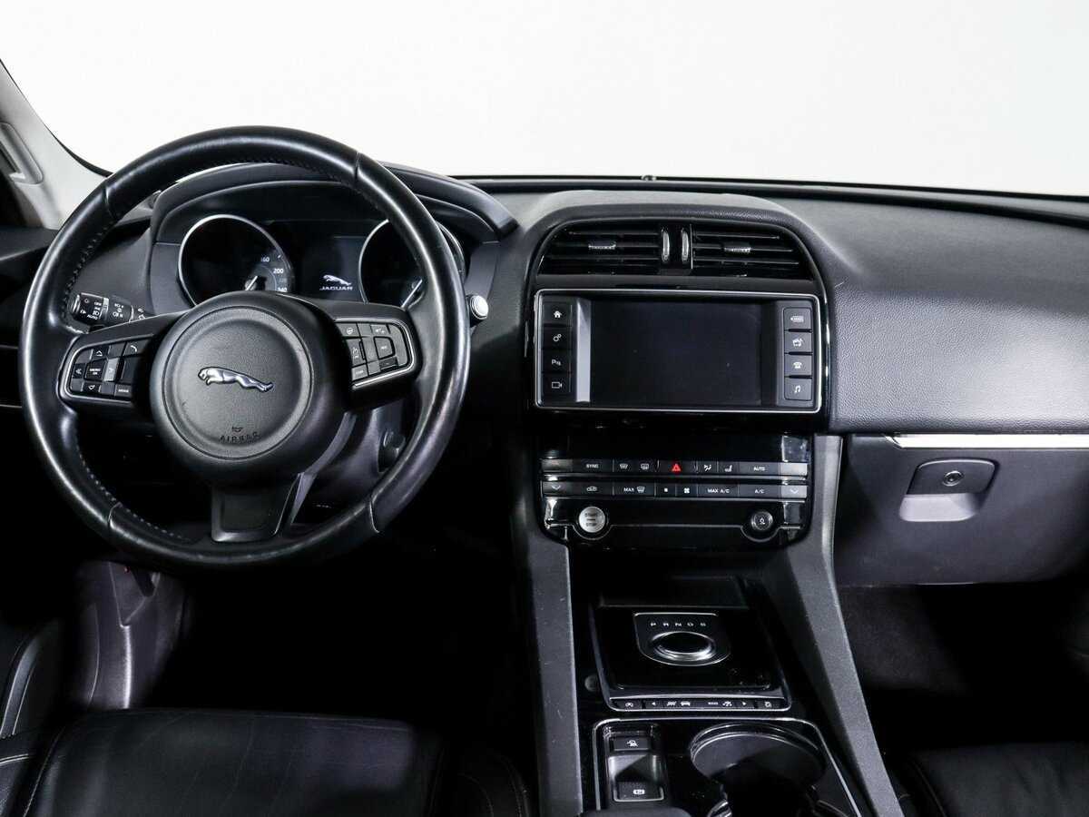 Jaguar F-Pace, 2017 Фото №12