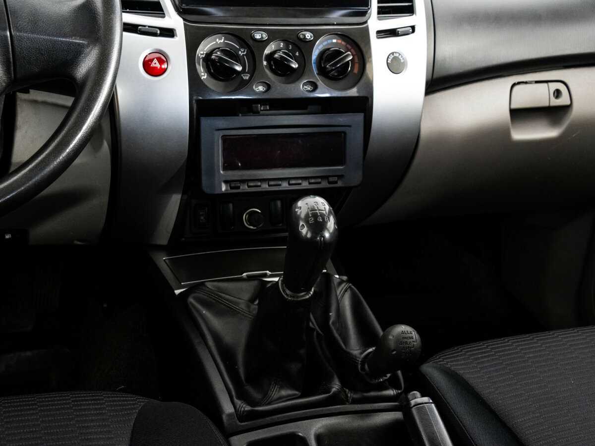 Mitsubishi Pajero Sport, 2011 Фото №10