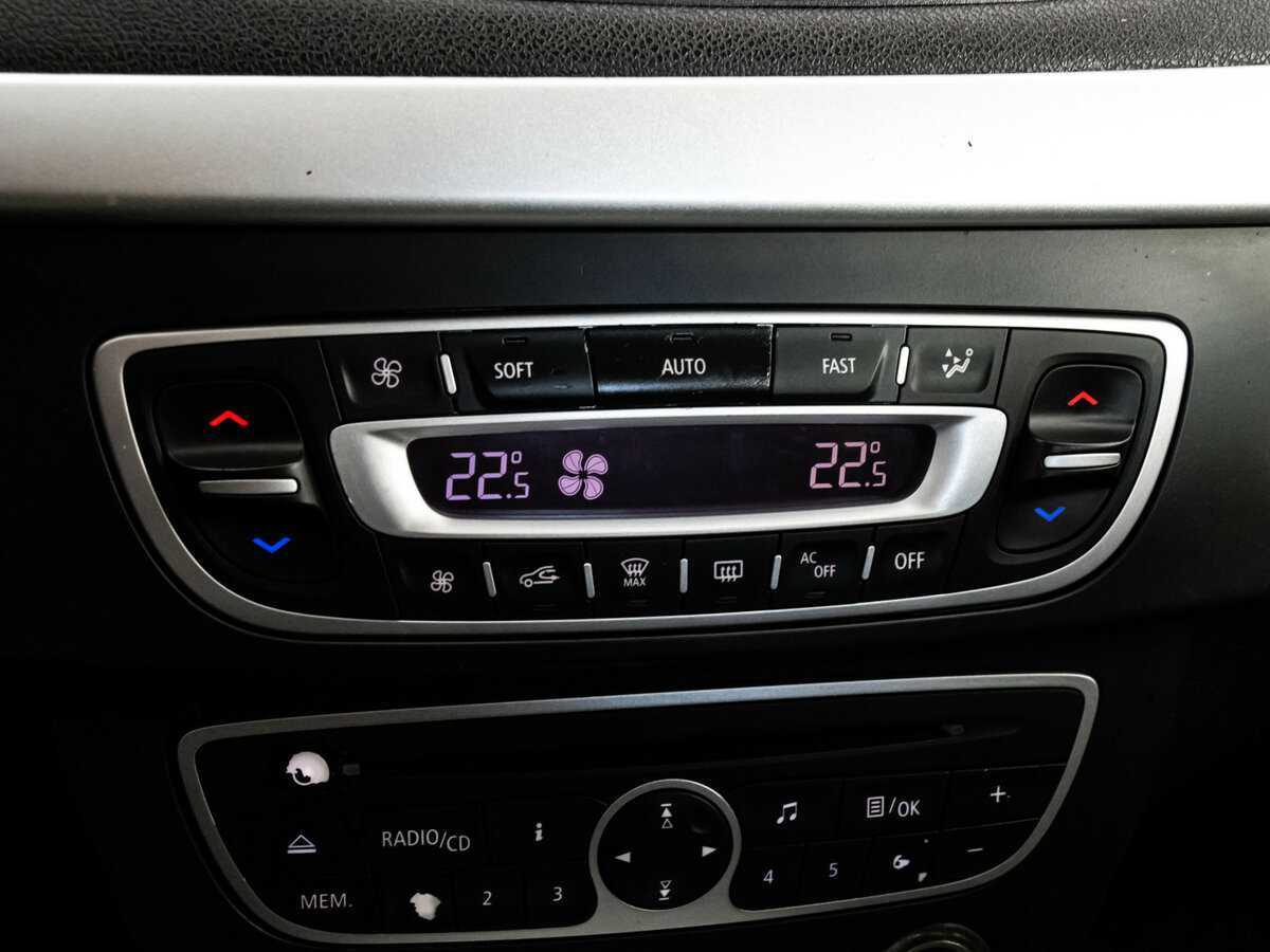 Renault Fluence, 2011 Фото №11