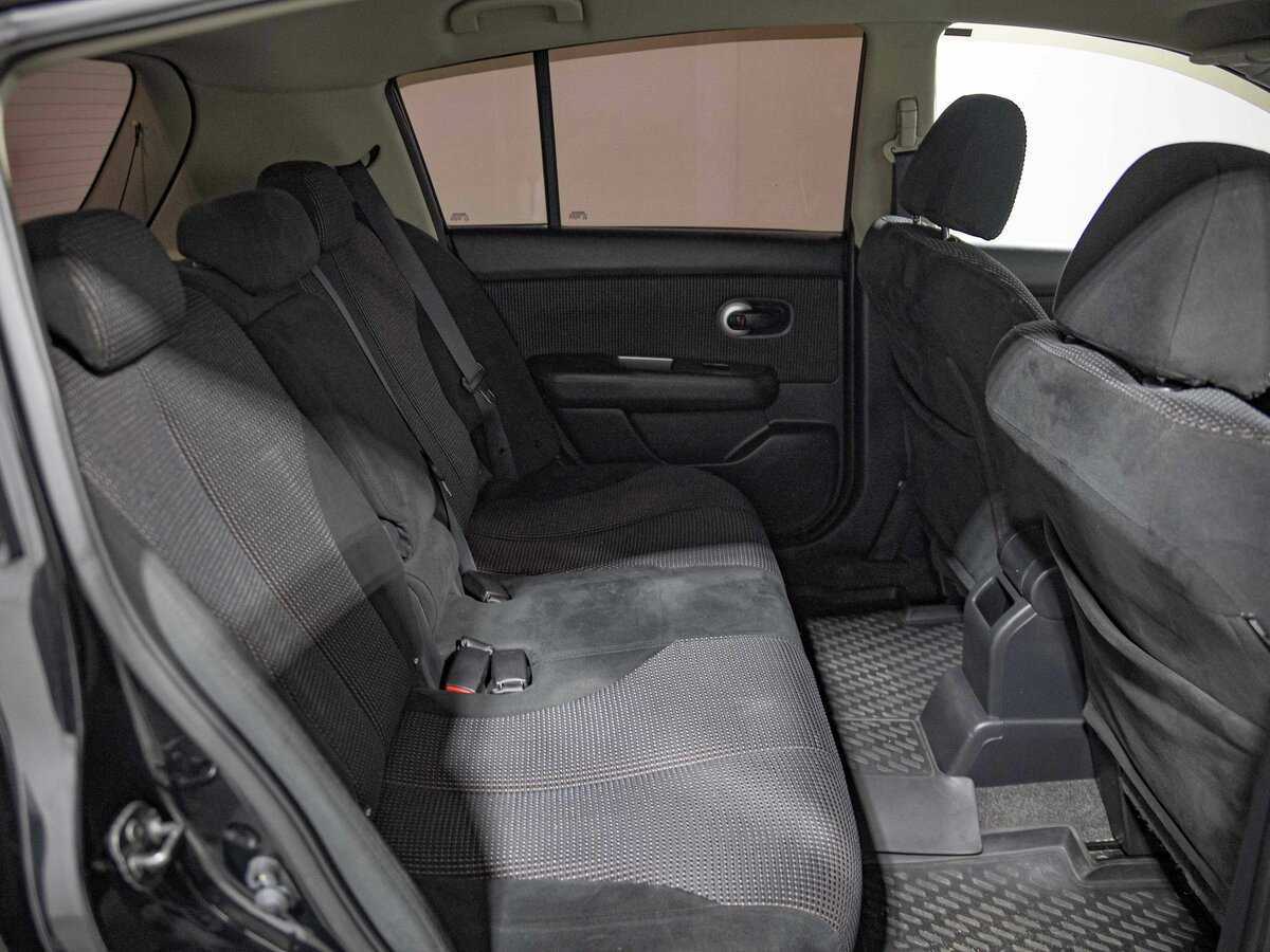 Nissan Tiida, 2010 Фото №15