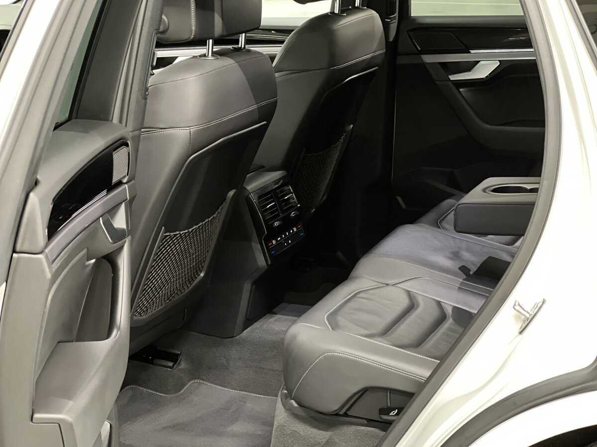 Volkswagen Touareg, 2018 Фото №12