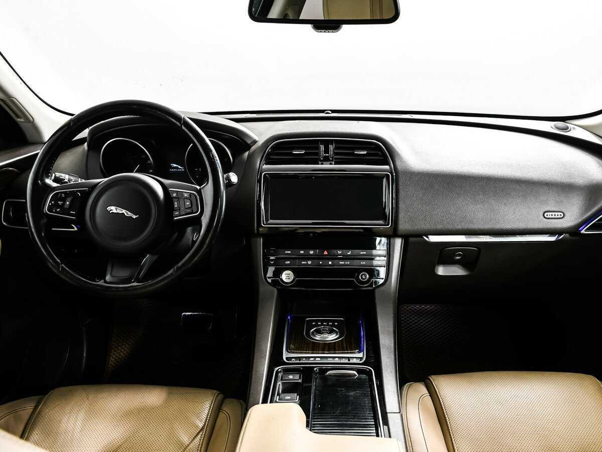 Jaguar F-Pace, 2016 Фото №11