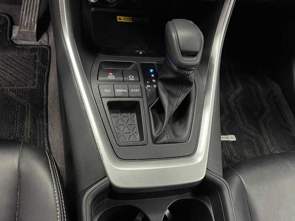 Toyota RAV4, 2023 Фото №13