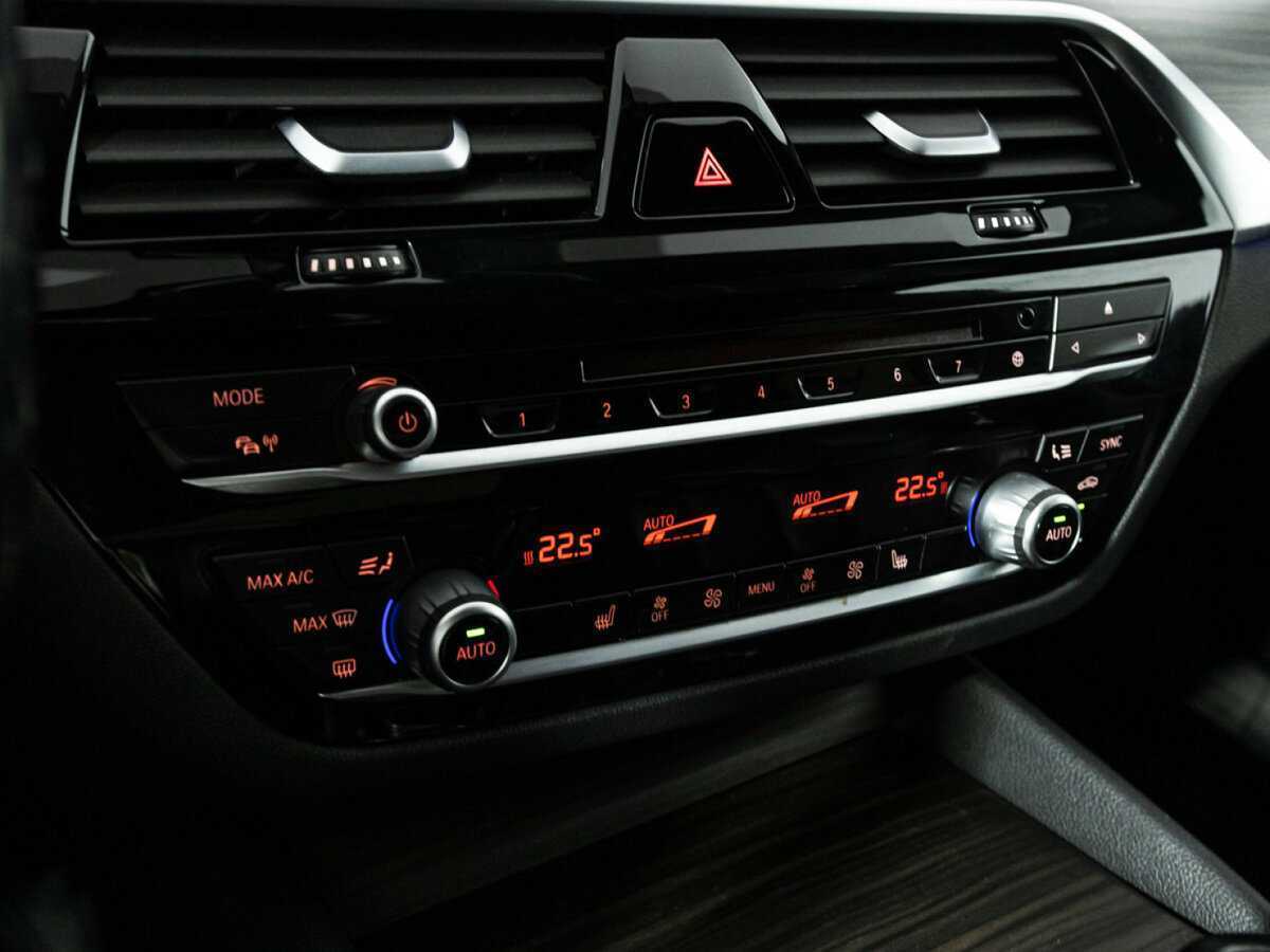 BMW 5 серии 530i xDrive, 2017 Фото №20