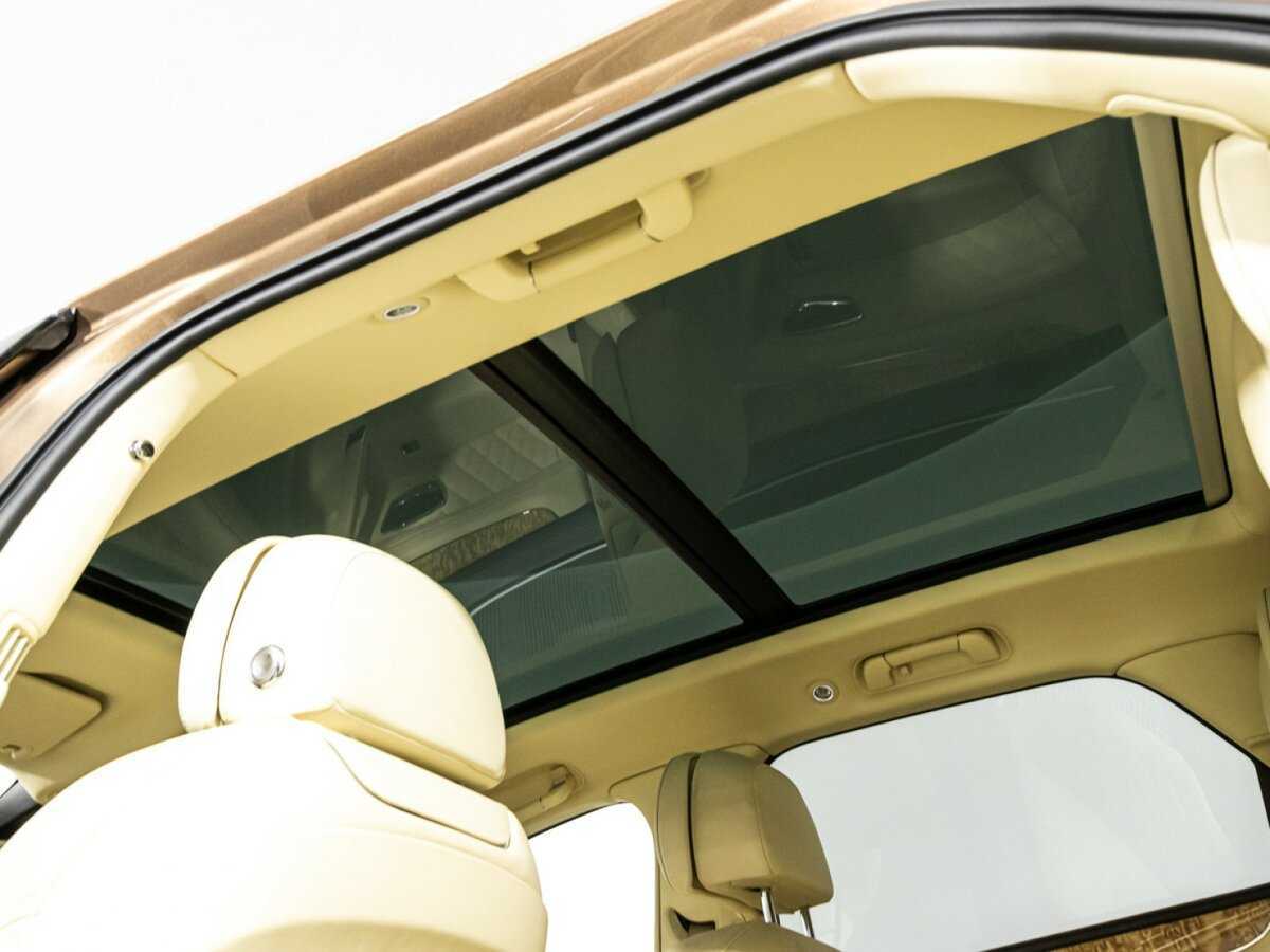 Bentley Bentayga, 2016 Фото №18