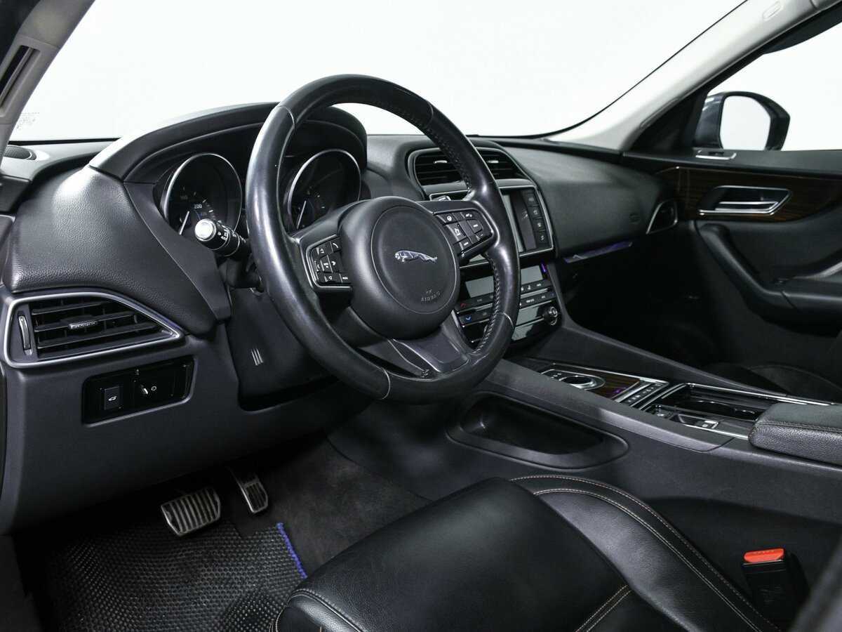 Jaguar F-Pace, 2017 Фото №10