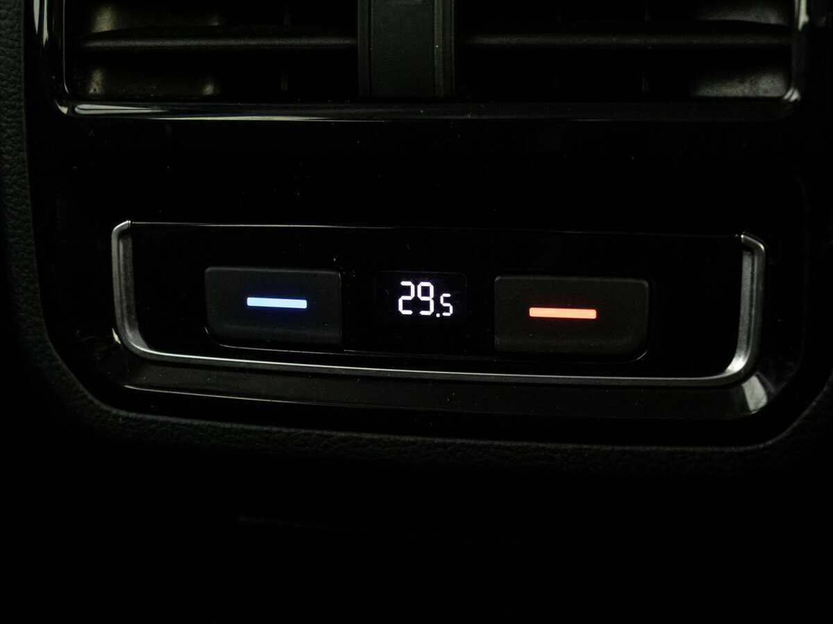 Volkswagen Passat, 2020 Фото №20