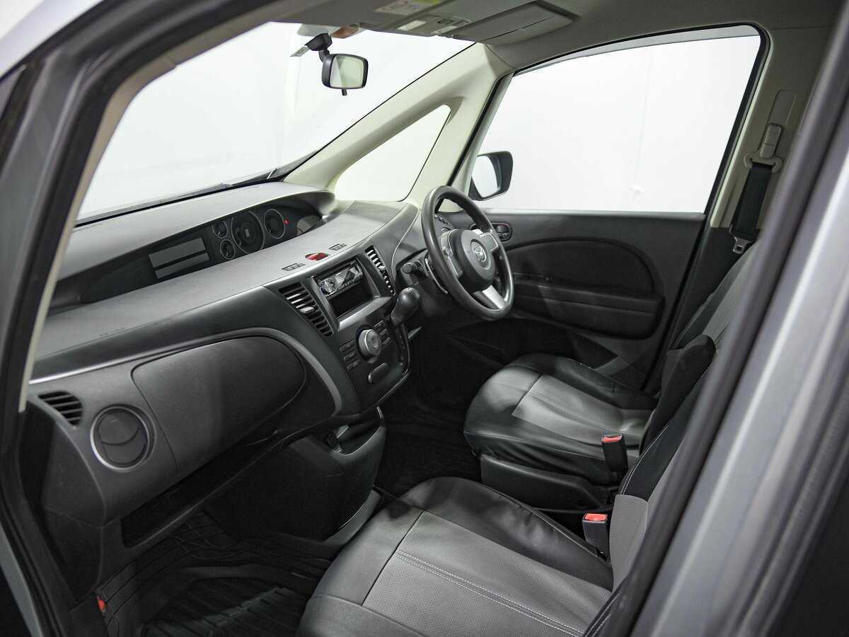 Mazda Biante, 2016 Фото №12