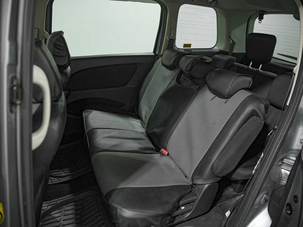 Mazda Biante, 2016 Фото №13