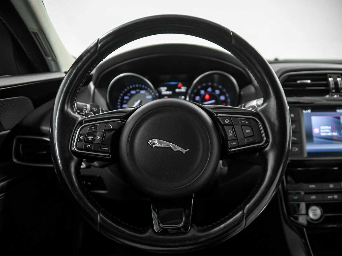 Jaguar XE, 2015 Фото №9