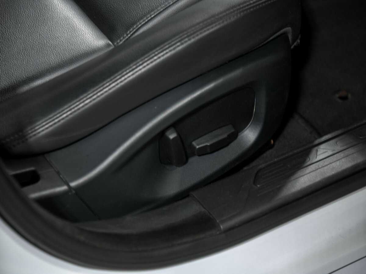 Jaguar XE, 2015 Фото №18