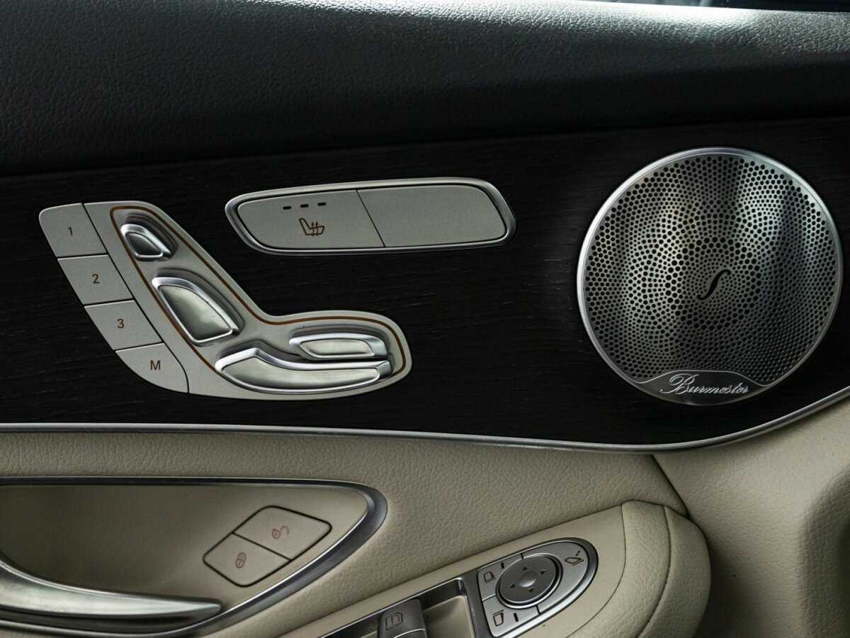 Mercedes-Benz GLC Coupe 300, 2019 Фото №17