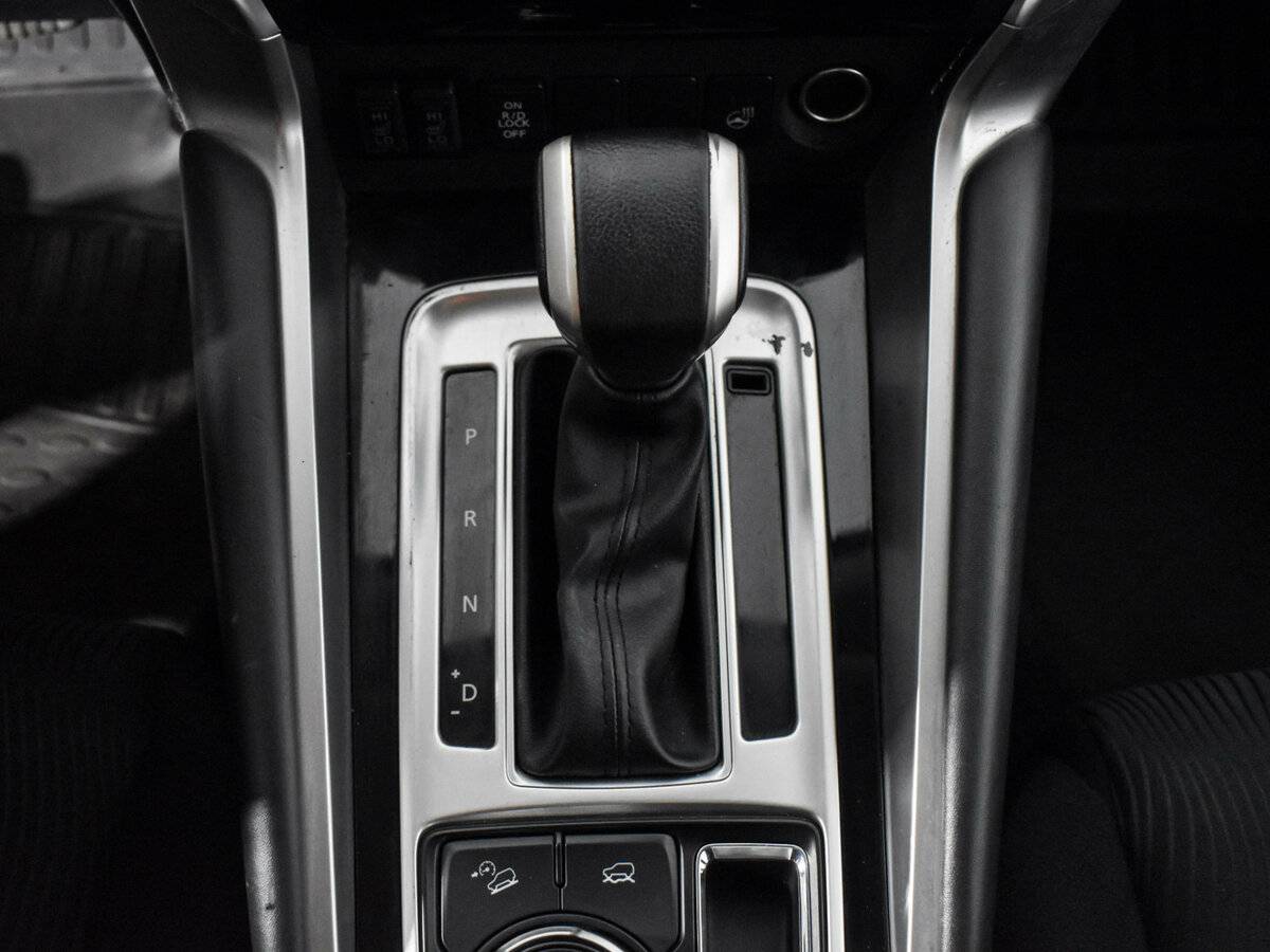 Mitsubishi Pajero Sport, 2018 Фото №11