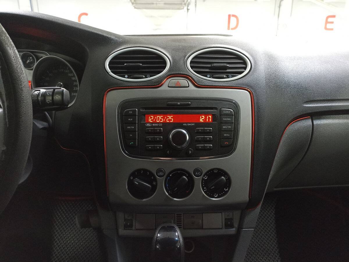 Ford Focus, 2011 Фото №15