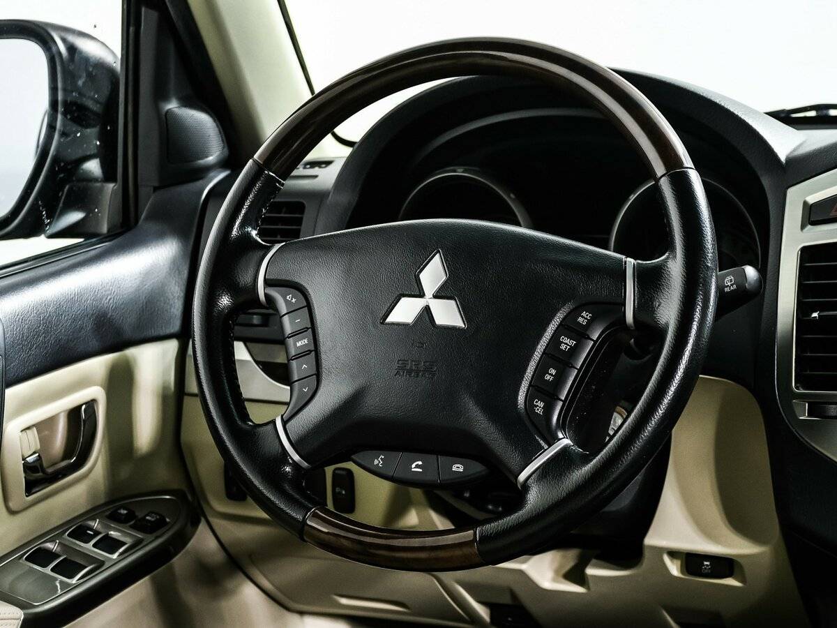 Mitsubishi Pajero, 2017 Фото №15