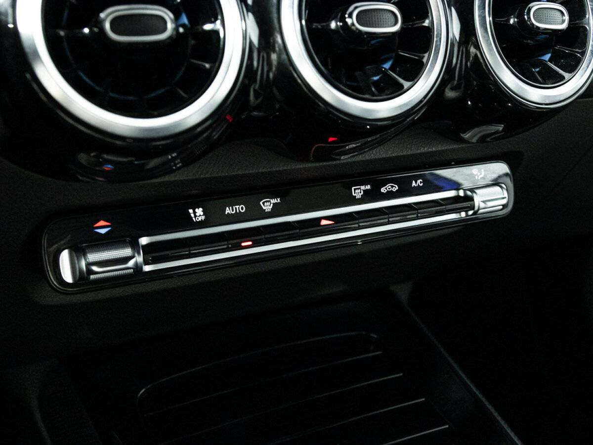 Mercedes-Benz GLB 200, 2020 Фото №19