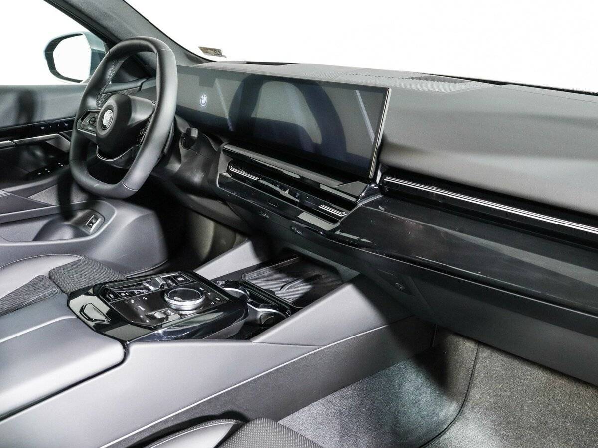 BMW 5 серии 530i xDrive, 2023 Фото №9