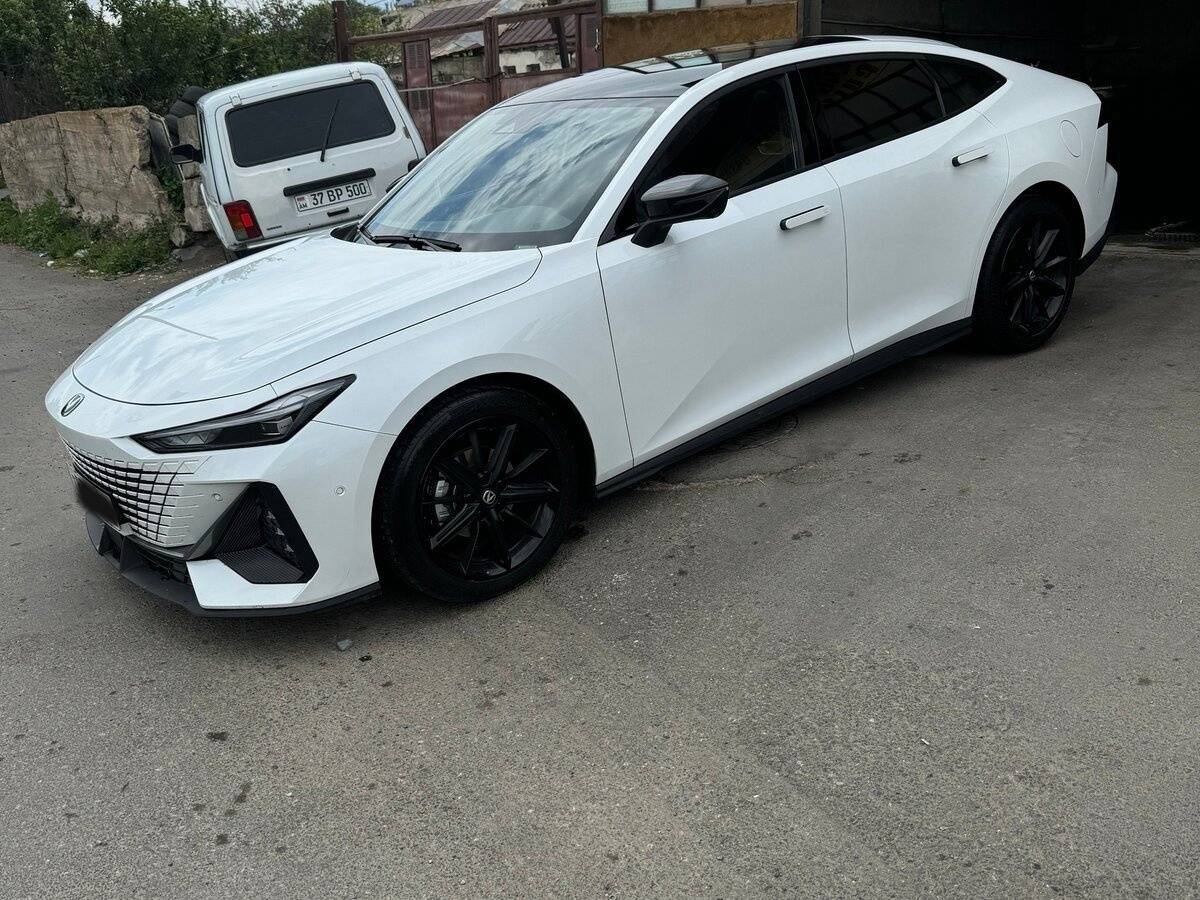 Changan UNI-V, 2023 Фото №8