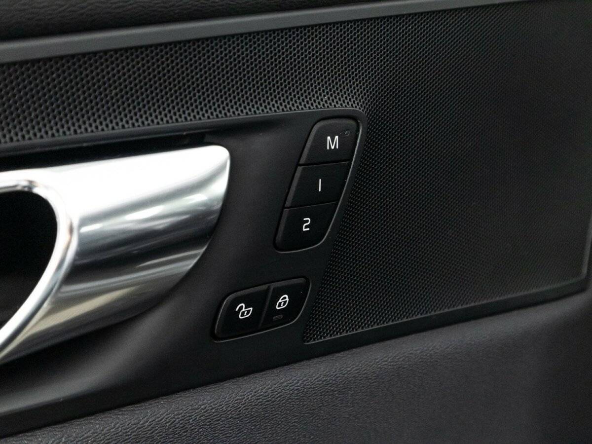 Volvo XC60, 2020 Фото №18