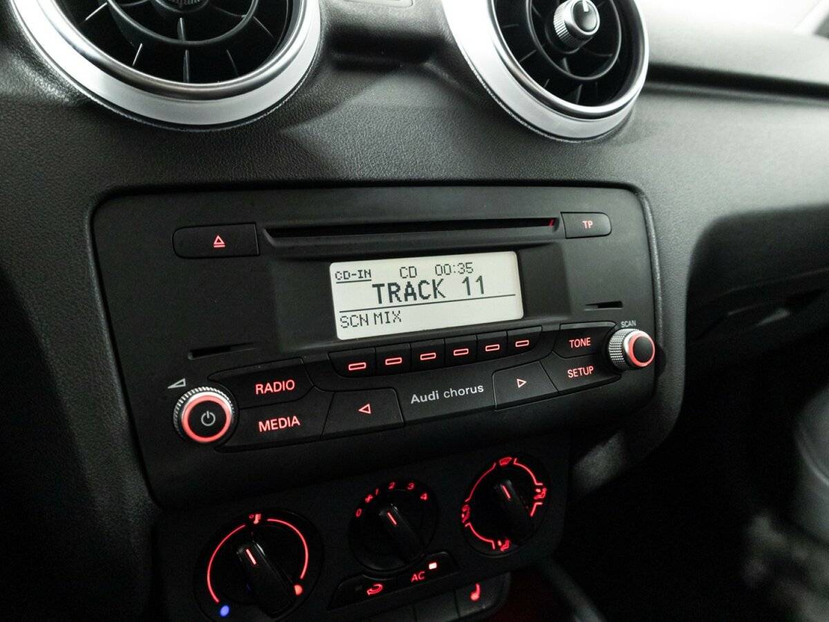 Audi A1, 2010 Фото №17