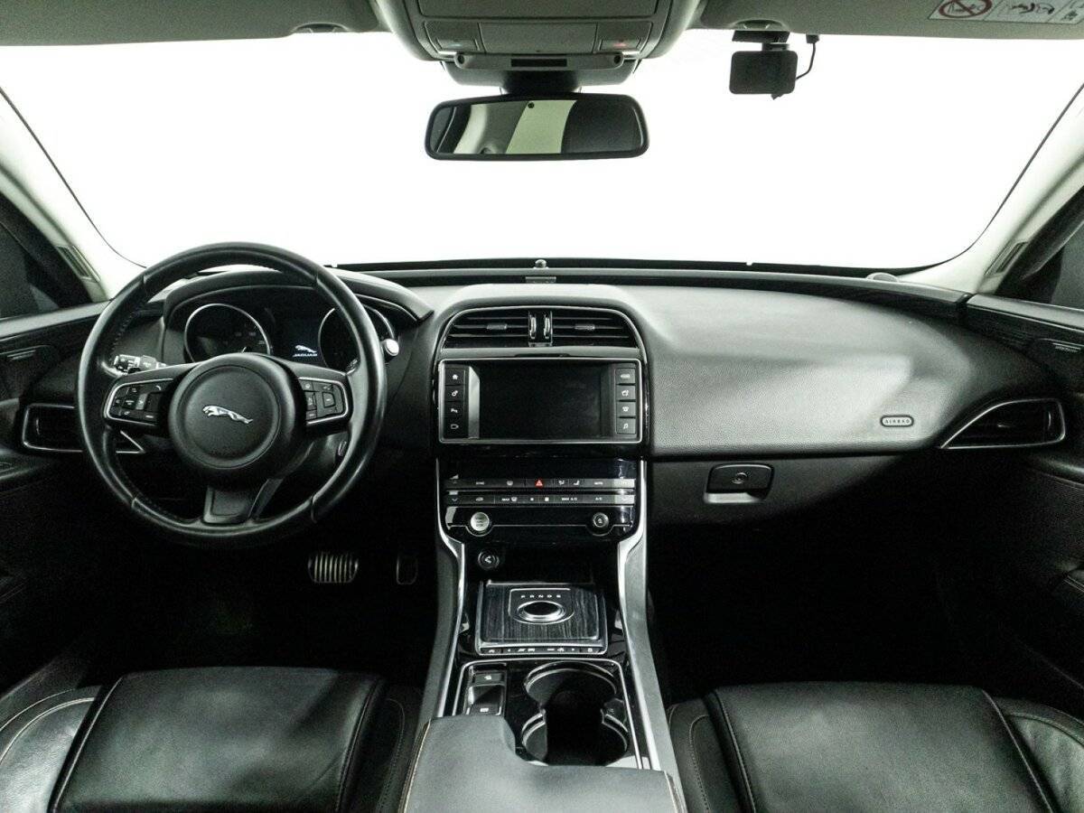 Jaguar XE, 2016 Фото №13