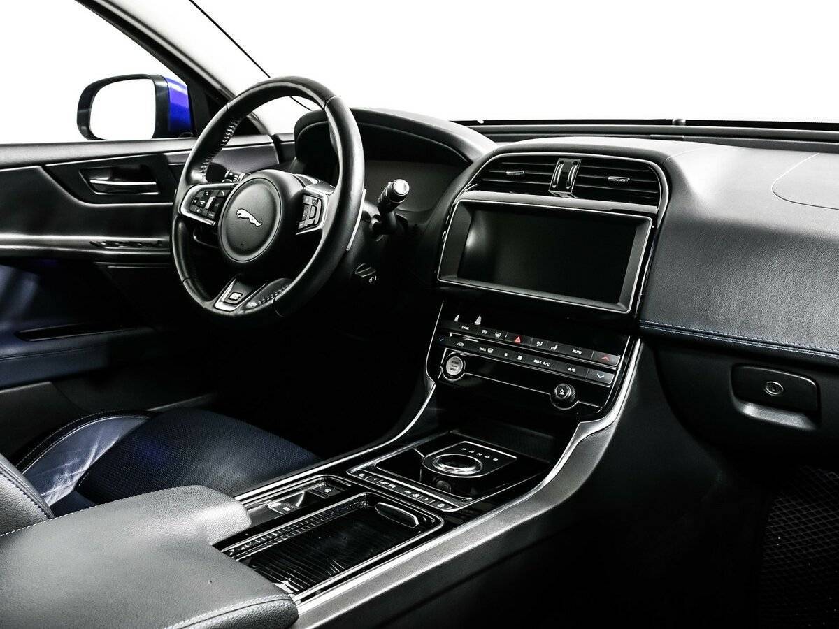 Jaguar XE, 2018 Фото №9