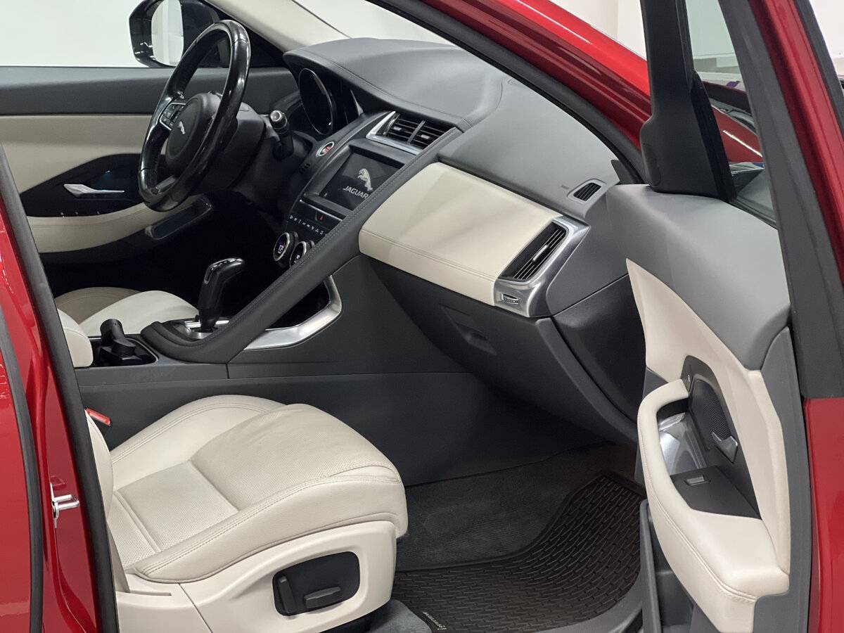 Jaguar E-Pace, 2018 Фото №11