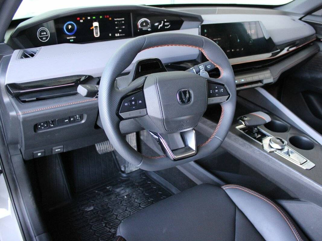 Changan UNI-V, 2023 Фото №17