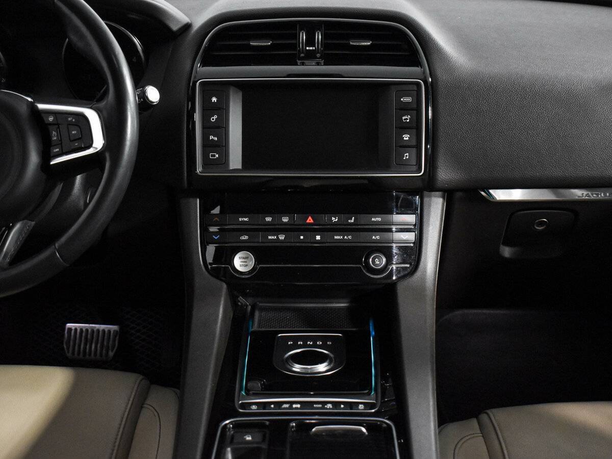 Jaguar F-Pace, 2018 Фото №12