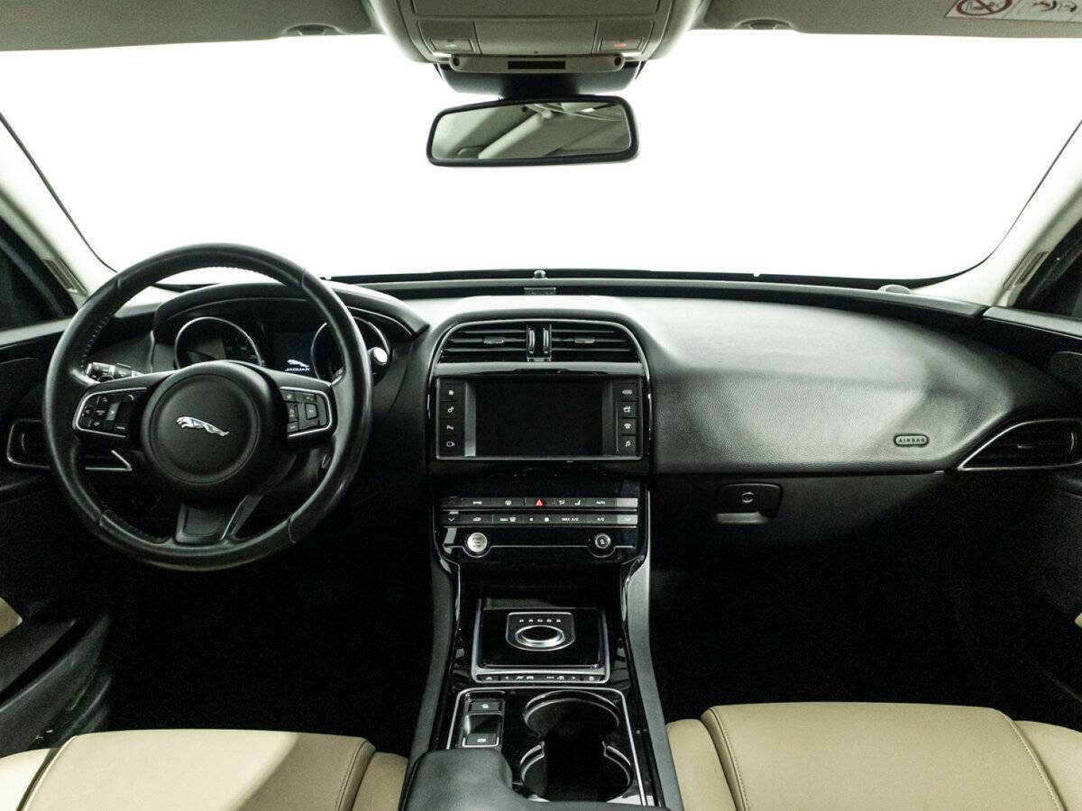 Jaguar XE, 2016 Фото №13