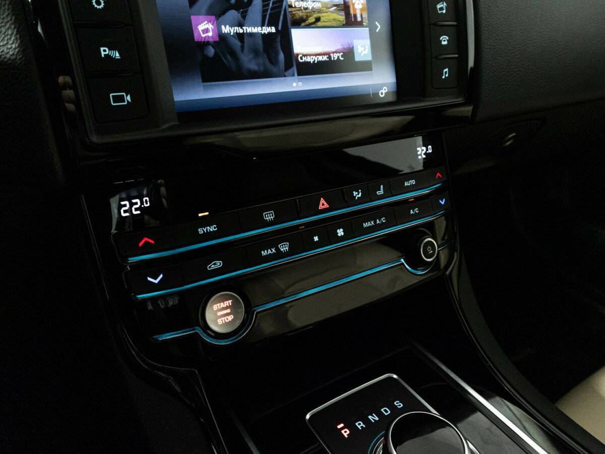 Jaguar XE, 2016 Фото №17