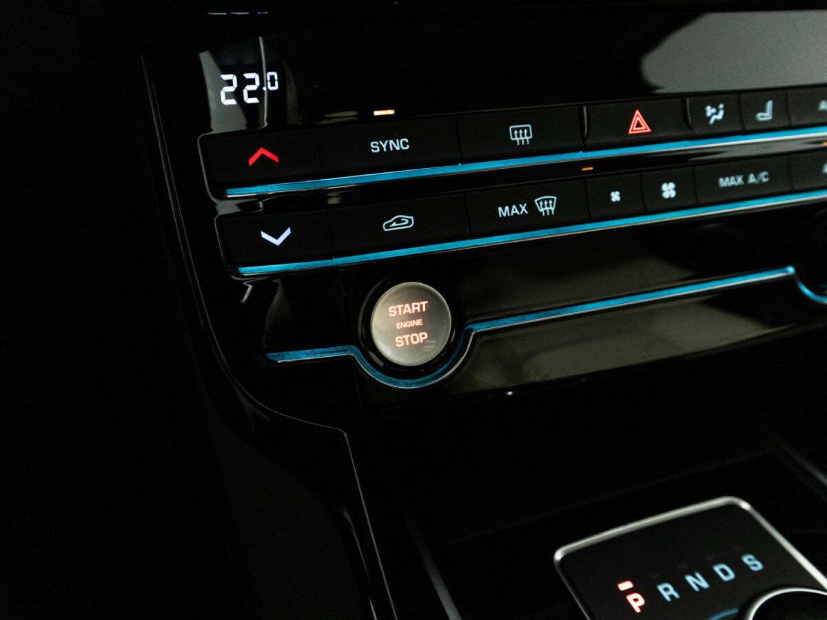 Jaguar XE, 2016 Фото №18