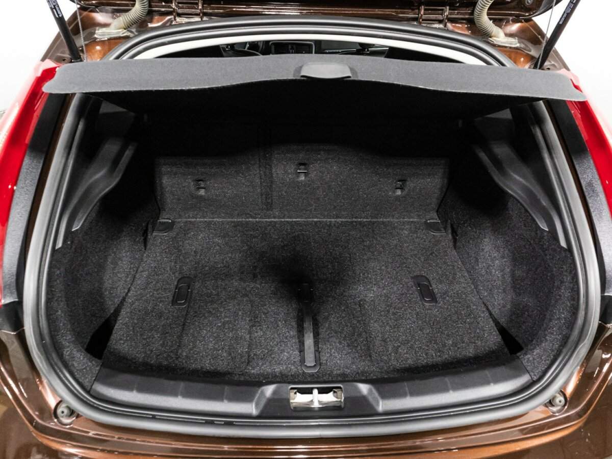 Volvo V40 Cross Country, 2019 Фото №15