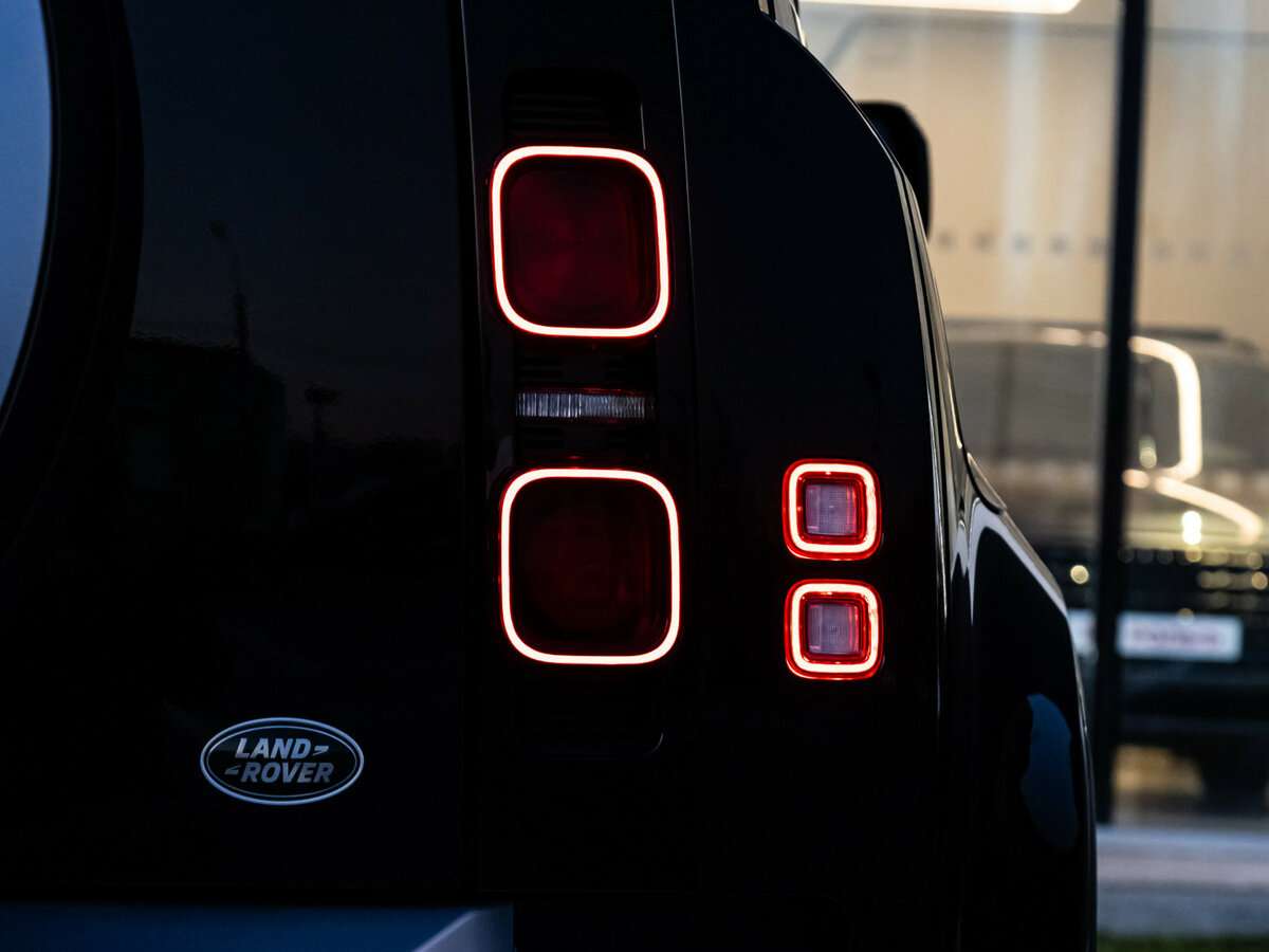 Land Rover Defender 110, 2021 - 60 783 км. | Фото №8