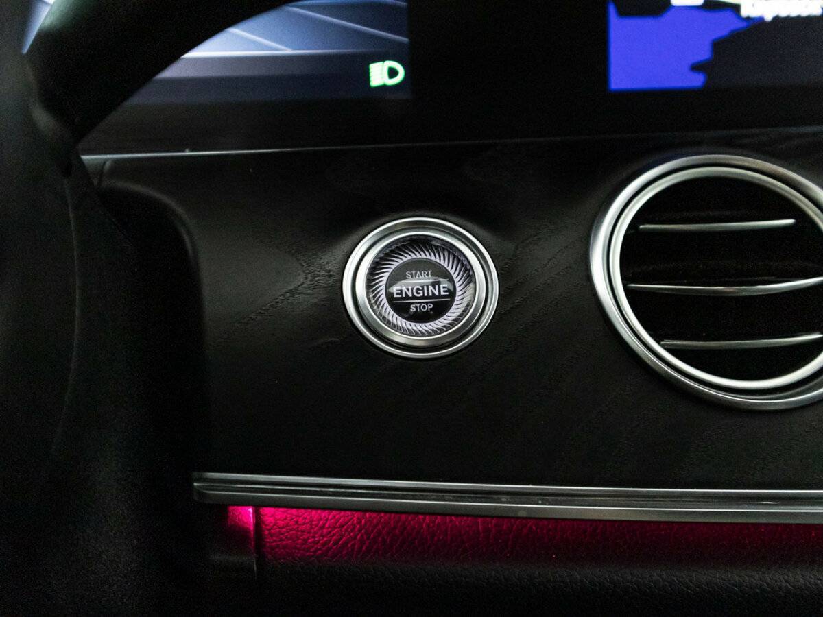 Mercedes-Benz E-Класс 200, 2020 Фото №20
