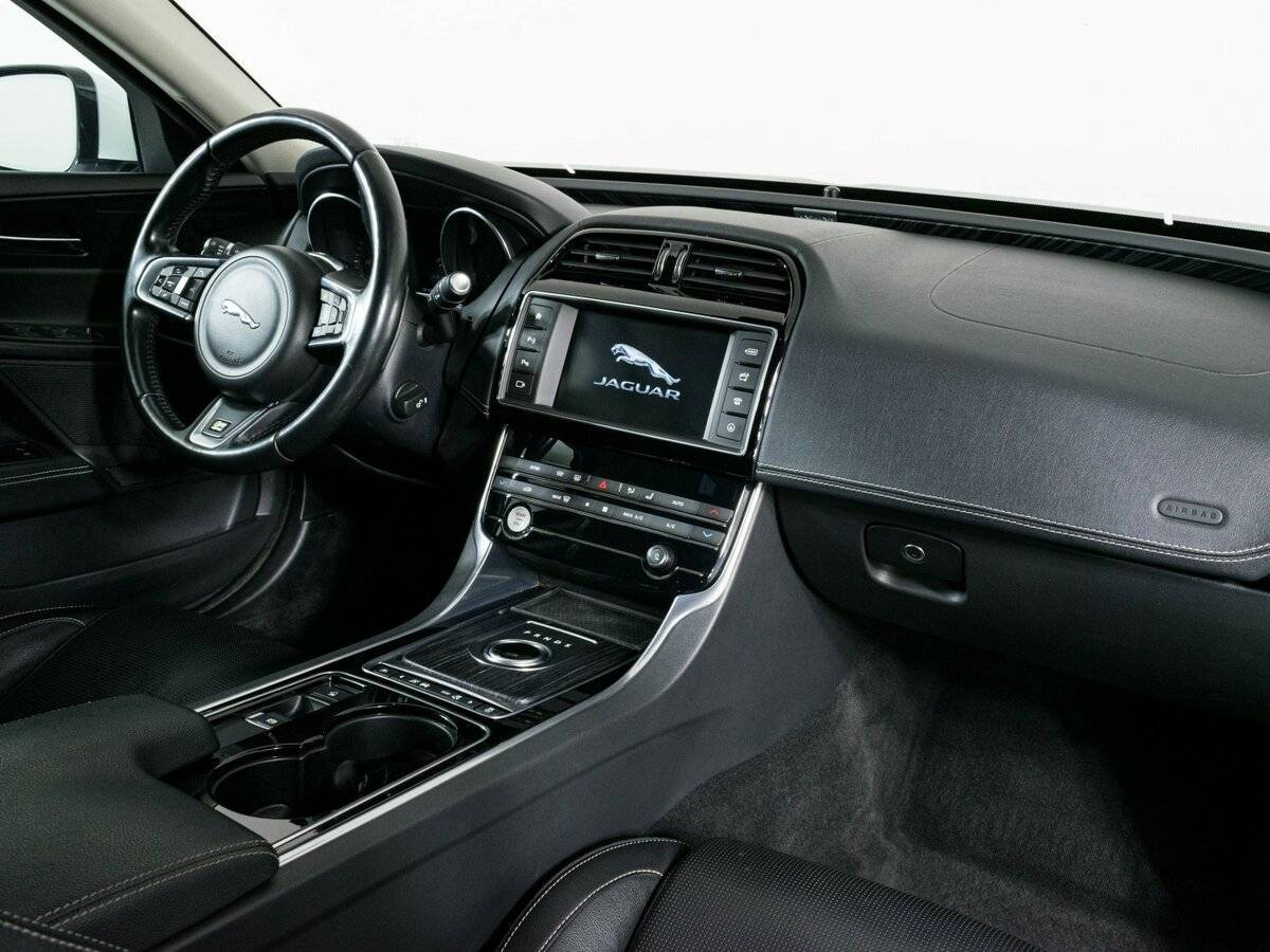 Jaguar XE, 2015 Фото №11
