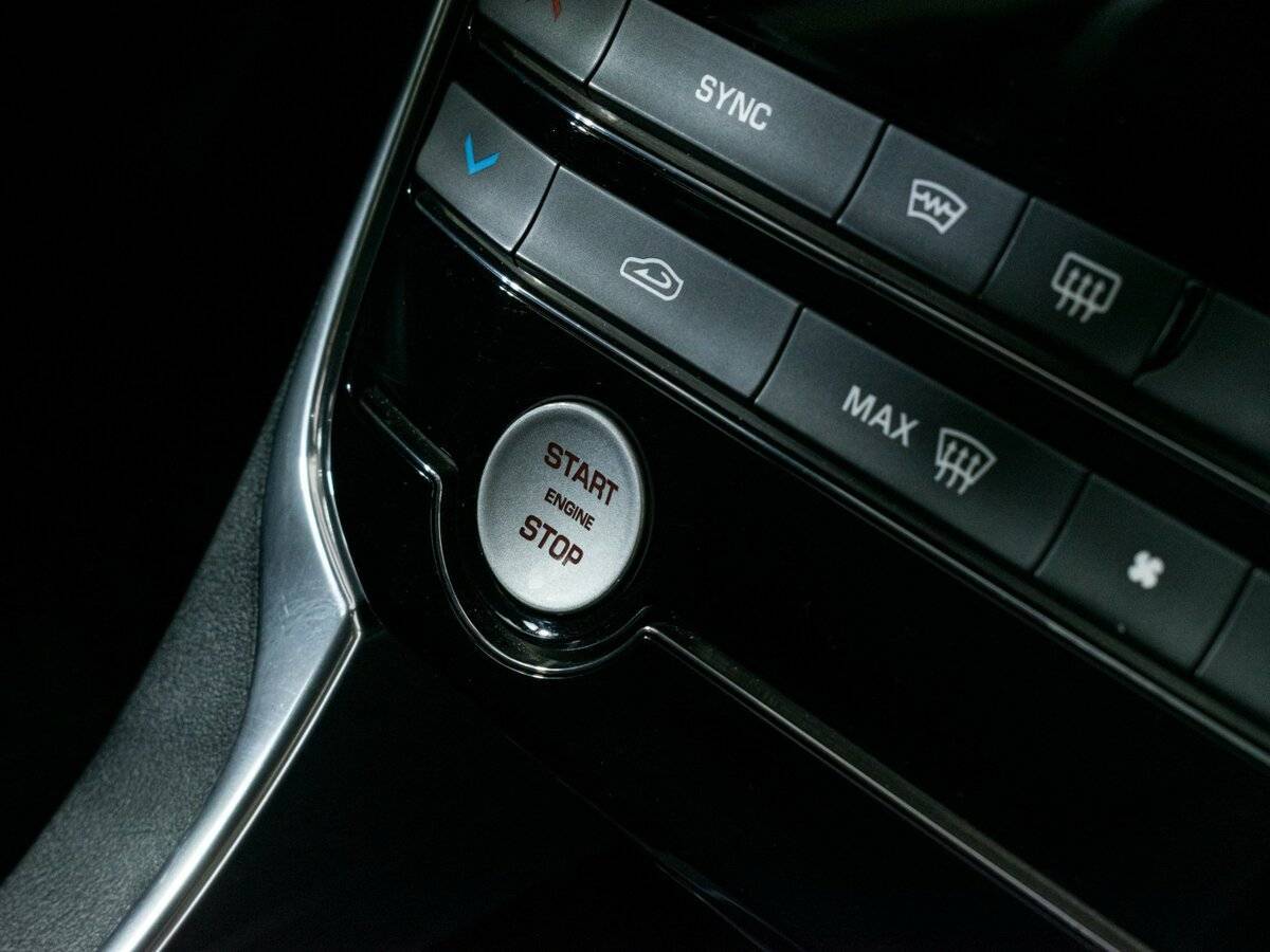 Jaguar XE, 2015 Фото №16