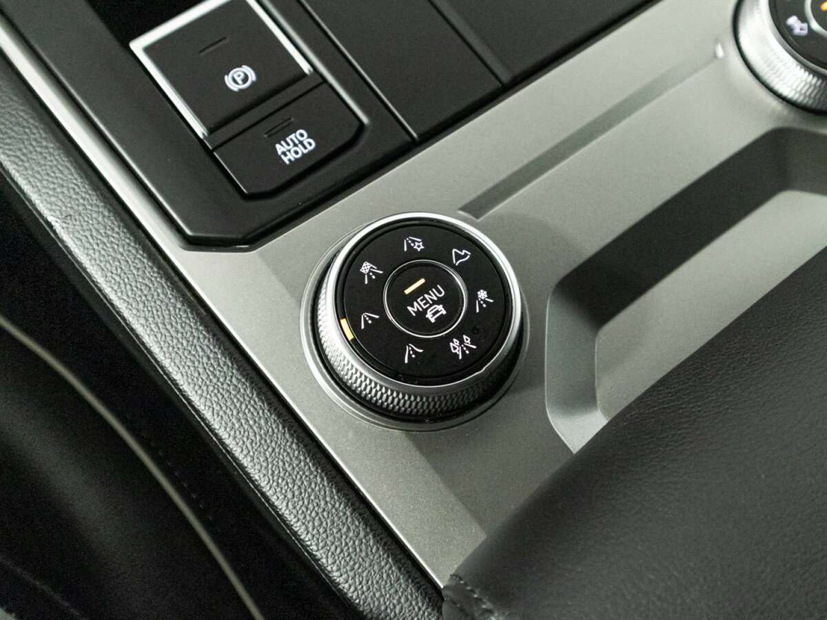 Volkswagen Touareg, 2018 Фото №21