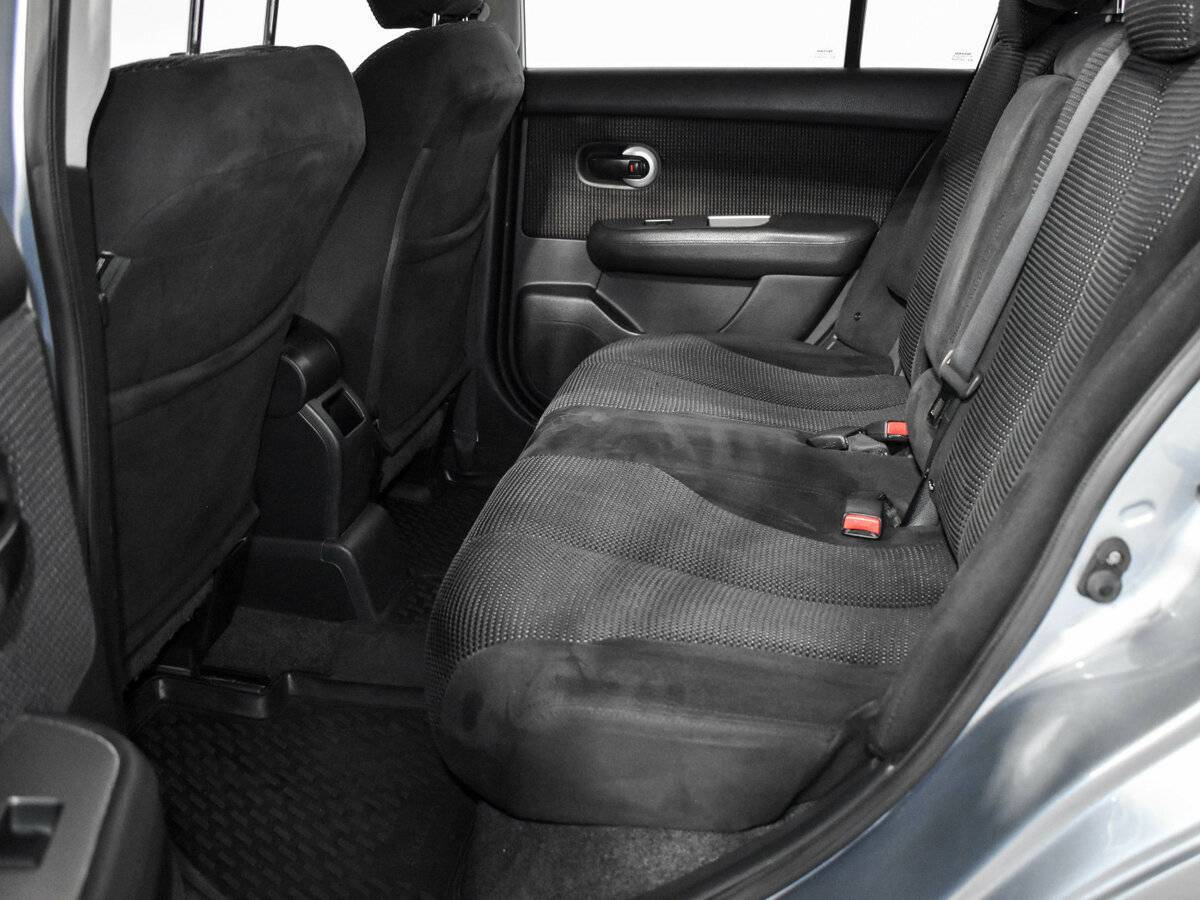 Nissan Tiida, 2010 Фото №11