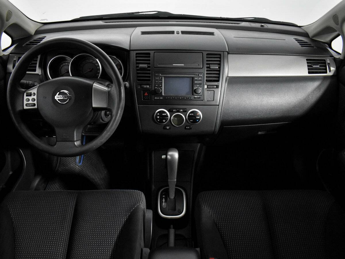 Nissan Tiida, 2010 Фото №12