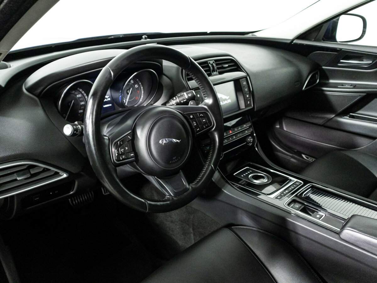 Jaguar XE, 2015 Фото №11