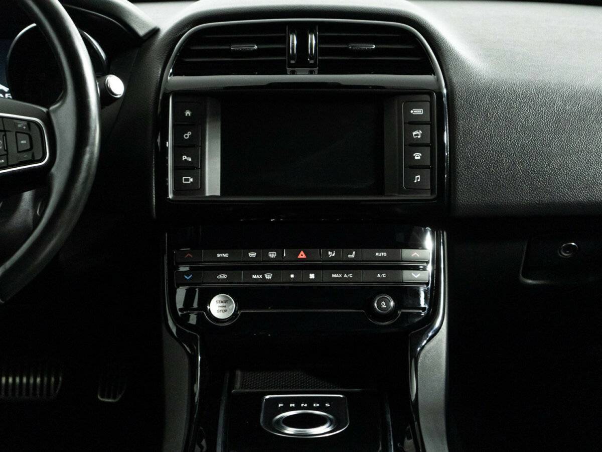 Jaguar XE, 2015 Фото №14