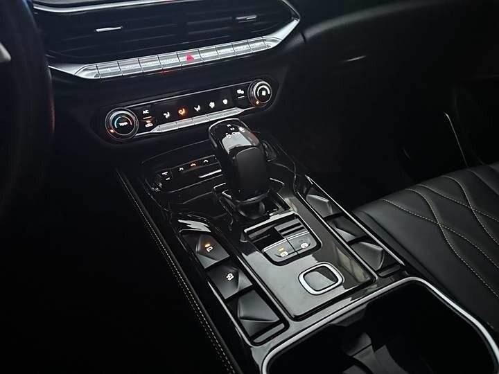 FAW Bestune T77, 2021 Фото №12