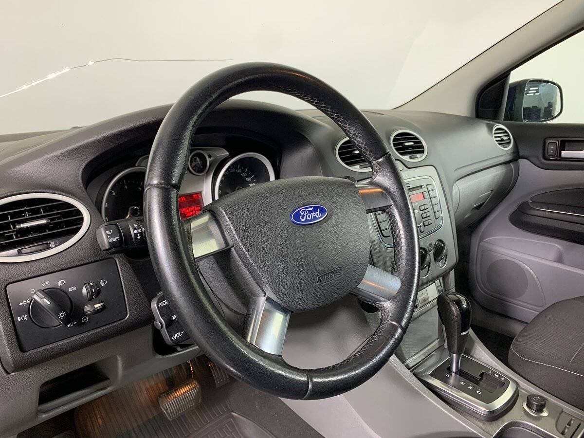 Ford Focus, 2010 Фото №11