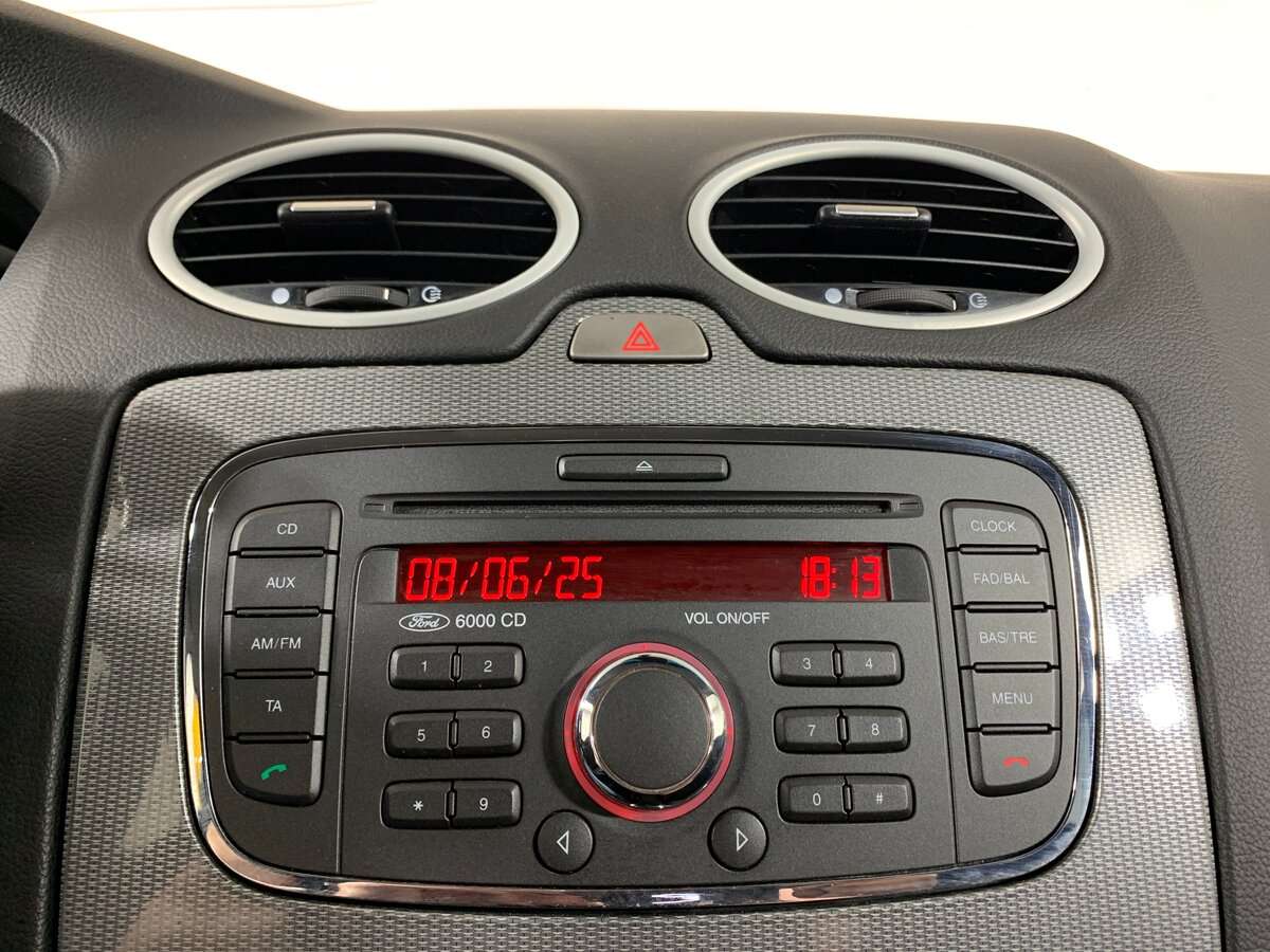 Ford Focus, 2010 Фото №15